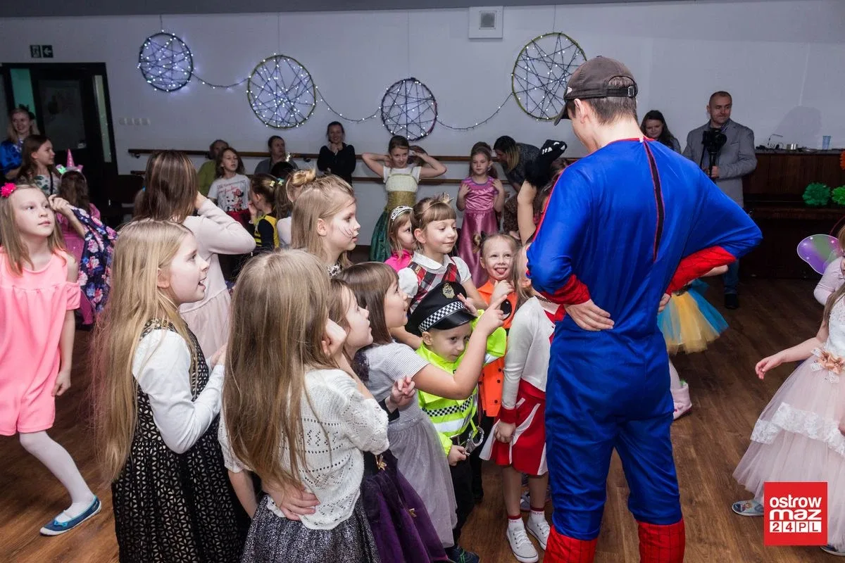 Bal karnawałowy dla dzieci w MDK (zdjęcia, wideo)