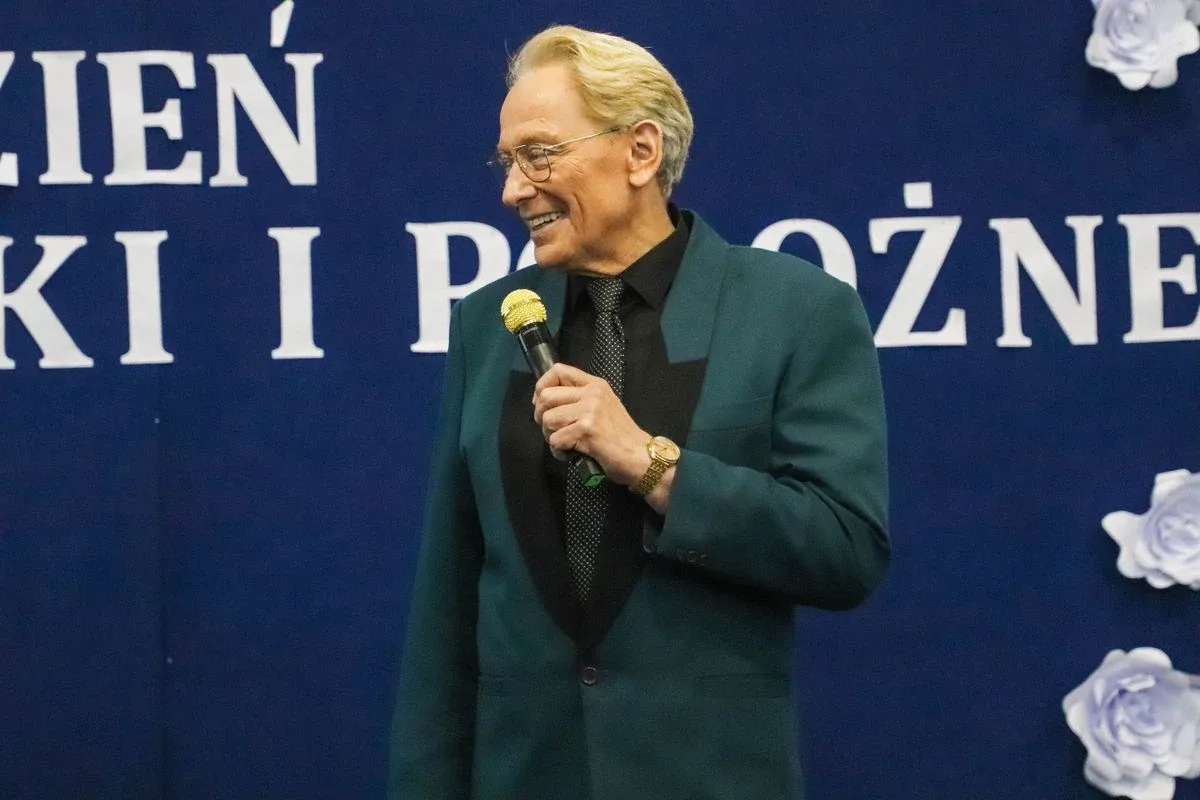 Powiatowe obchody Dnia Pielęgniarek i Położnych. Doceniono pielęgniarki, położne i pielęgniarza (zdjęcia, wideo)