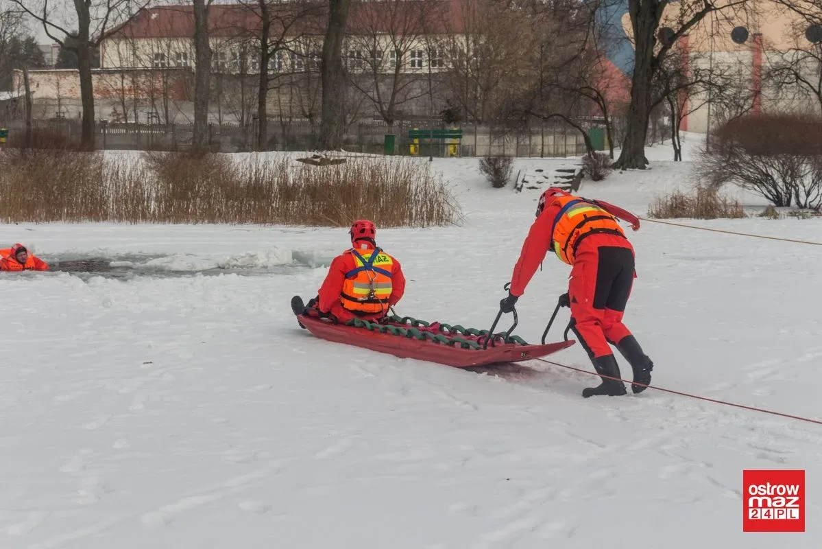 Pokaz ratownictwa lodowego (zdjęcia, wideo)