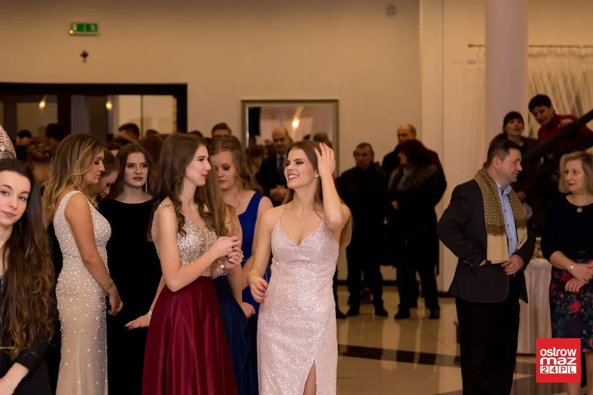 Studniówka LO im. Mikołaja Kopernika w Ostrowi Mazowieckiej (zdjęcia, wideo)