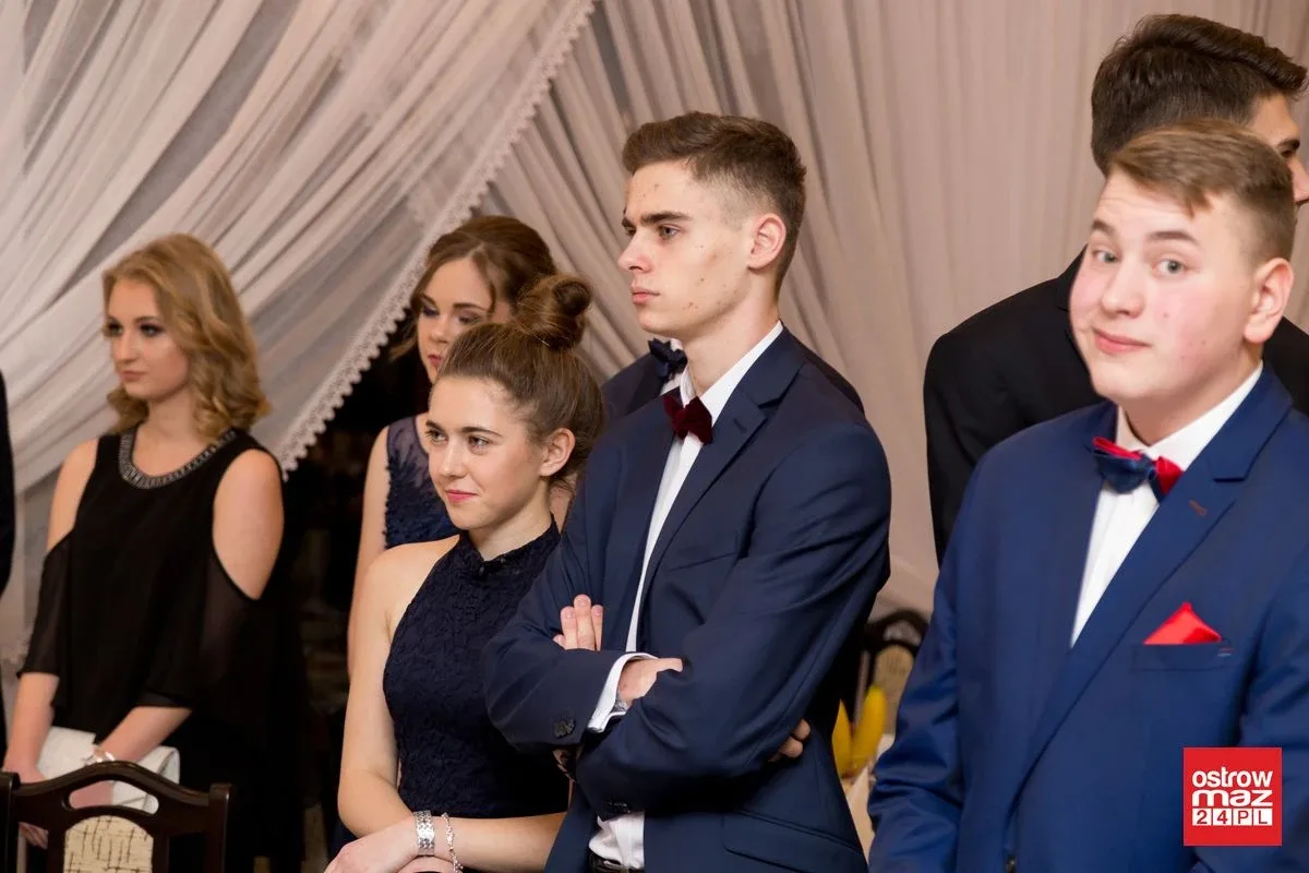 Studniówka LO im. Mikołaja Kopernika w Ostrowi Mazowieckiej (zdjęcia, wideo)