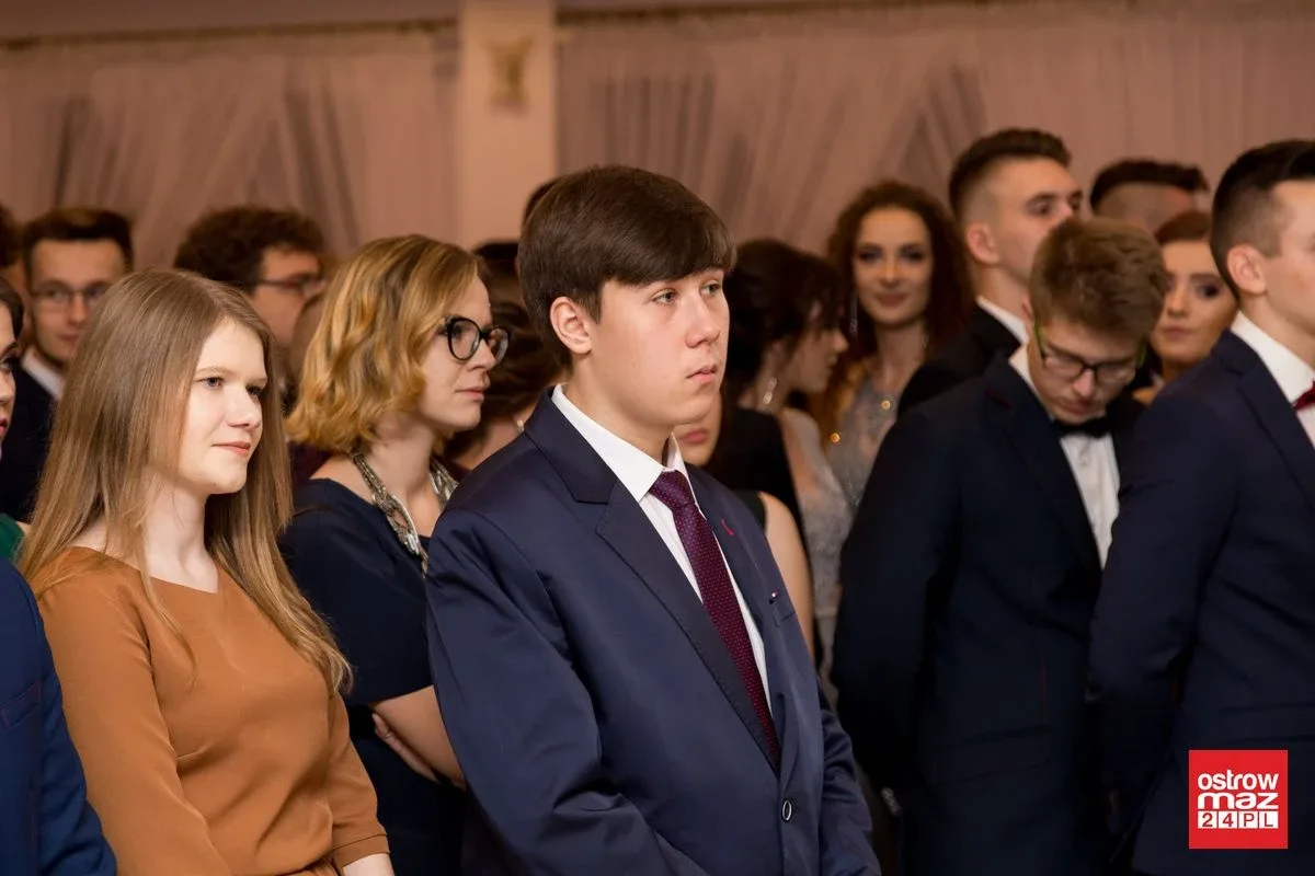 Studniówka LO im. Mikołaja Kopernika w Ostrowi Mazowieckiej (zdjęcia, wideo)