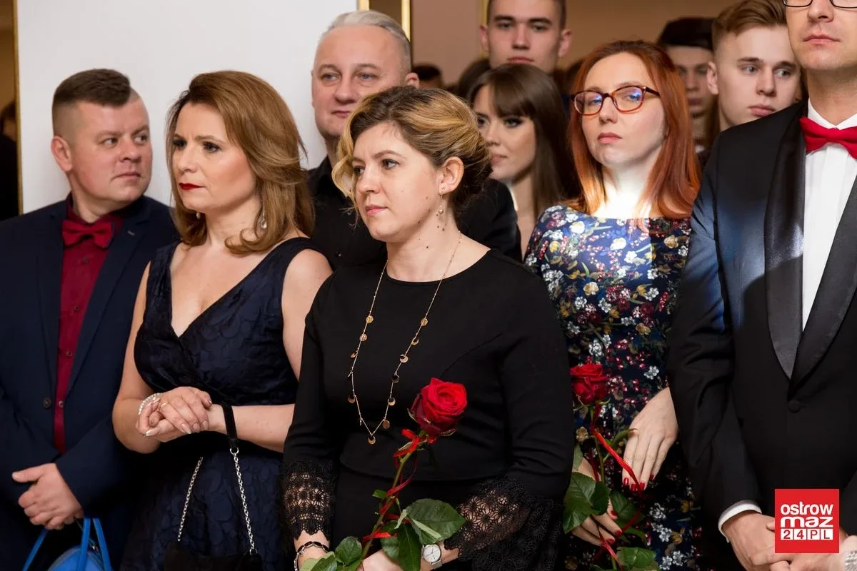 Studniówka LO im. Mikołaja Kopernika w Ostrowi Mazowieckiej (zdjęcia, wideo)
