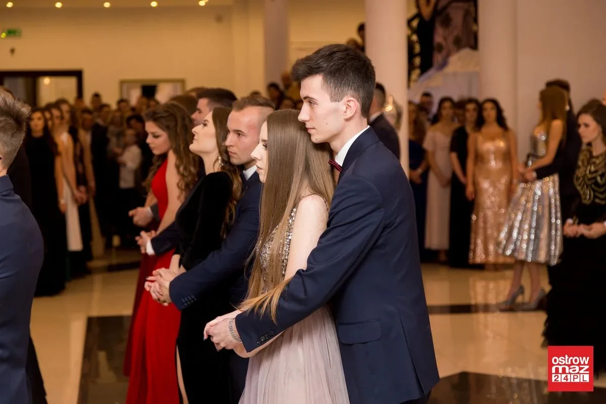 Studniówka LO im. Mikołaja Kopernika w Ostrowi Mazowieckiej (zdjęcia, wideo)