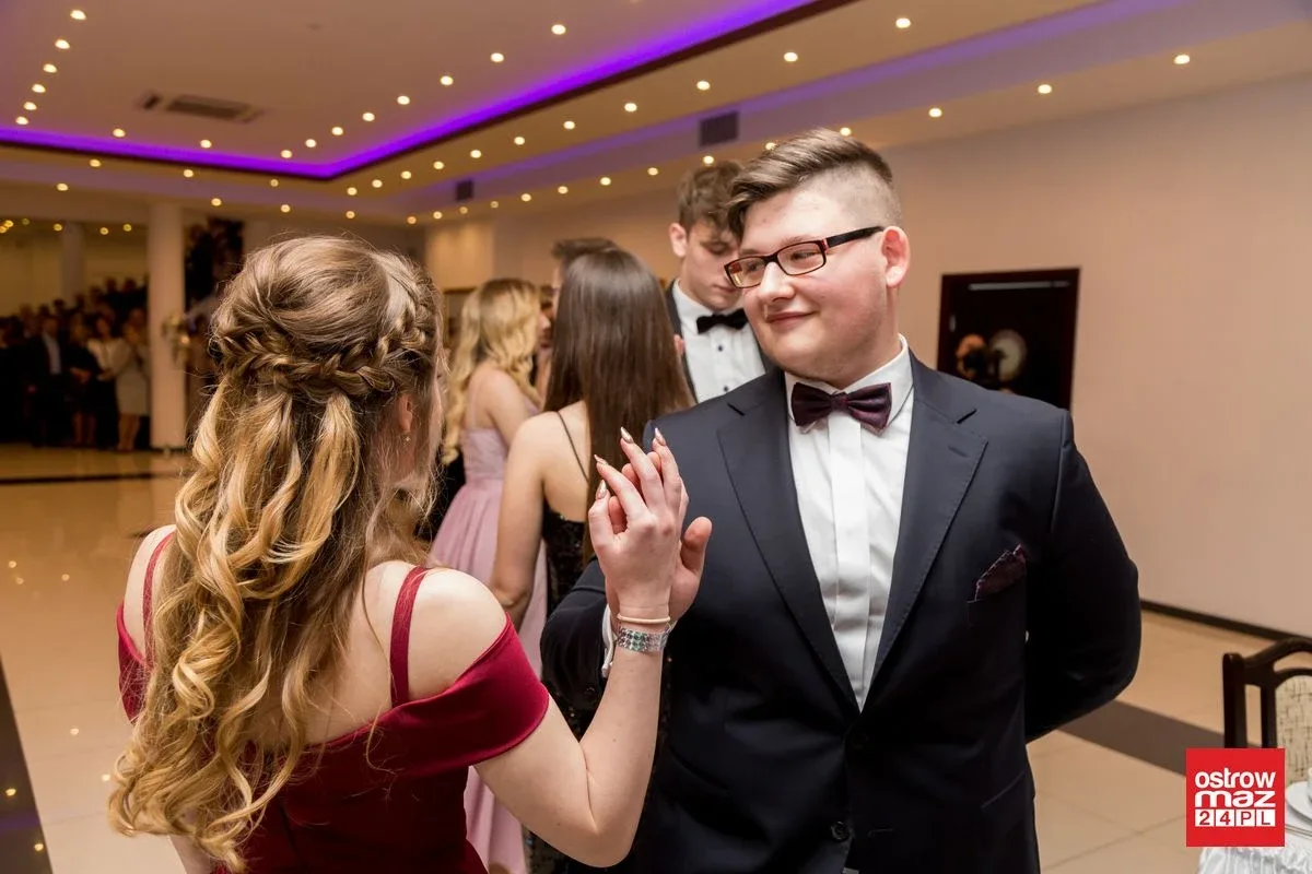 Studniówka LO im. Mikołaja Kopernika w Ostrowi Mazowieckiej (zdjęcia, wideo)