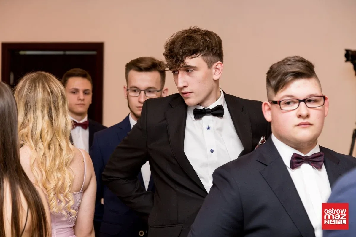 Studniówka LO im. Mikołaja Kopernika w Ostrowi Mazowieckiej (zdjęcia, wideo)
