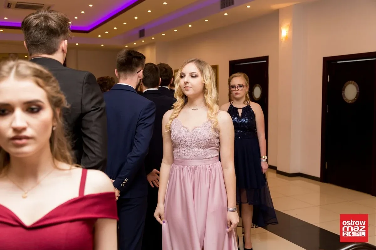 Studniówka LO im. Mikołaja Kopernika w Ostrowi Mazowieckiej (zdjęcia, wideo)