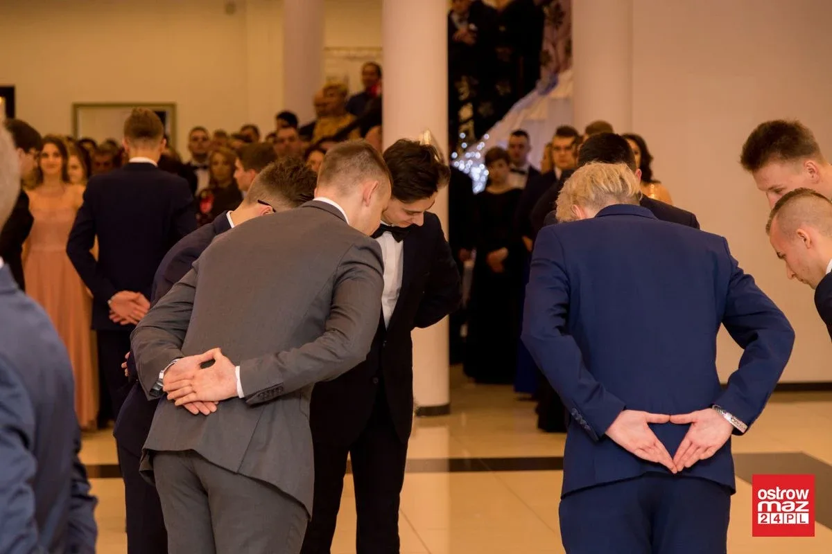 Studniówka LO im. Mikołaja Kopernika w Ostrowi Mazowieckiej (zdjęcia, wideo)