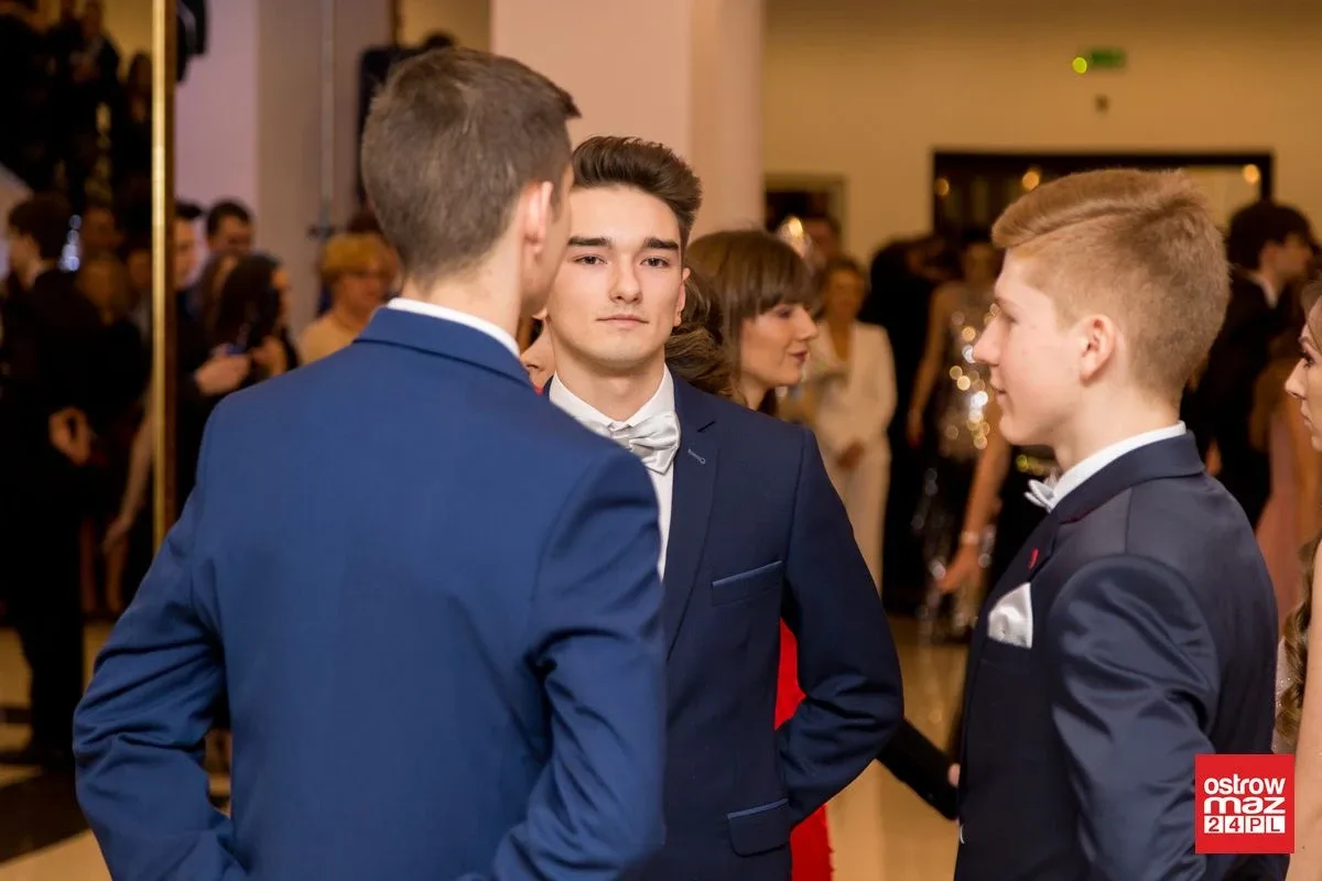 Studniówka LO im. Mikołaja Kopernika w Ostrowi Mazowieckiej (zdjęcia, wideo)