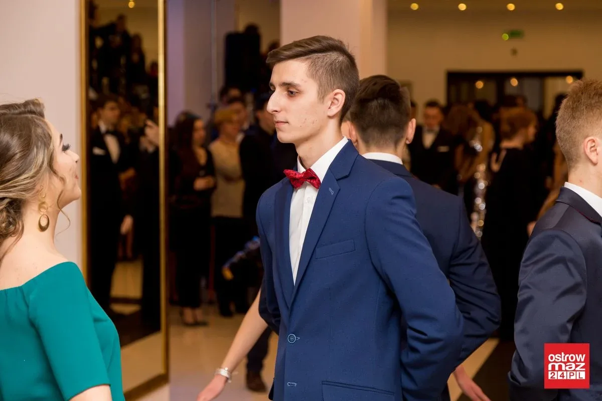 Studniówka LO im. Mikołaja Kopernika w Ostrowi Mazowieckiej (zdjęcia, wideo)