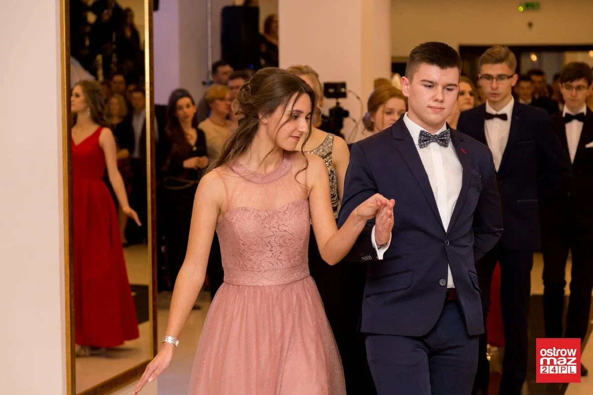 Studniówka LO im. Mikołaja Kopernika w Ostrowi Mazowieckiej (zdjęcia, wideo)