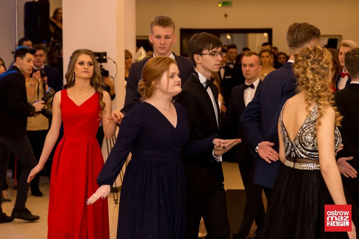 Studniówka LO im. Mikołaja Kopernika w Ostrowi Mazowieckiej (zdjęcia, wideo)