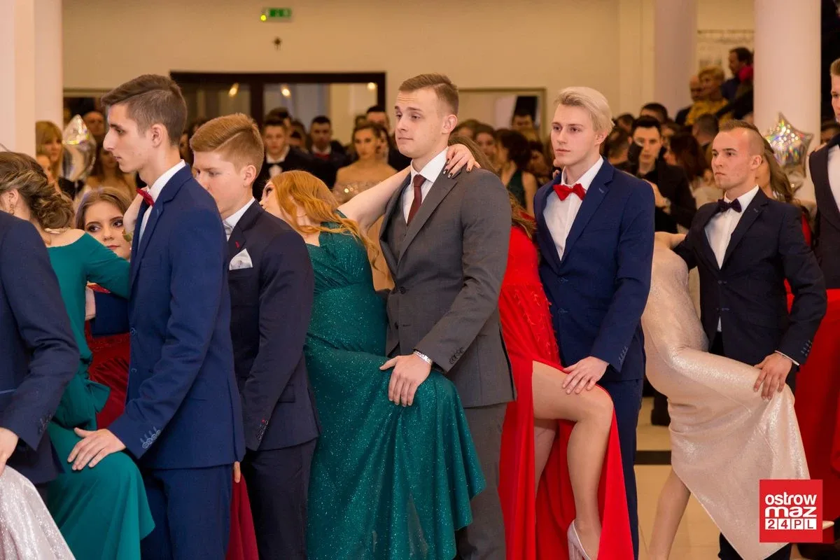 Studniówka LO im. Mikołaja Kopernika w Ostrowi Mazowieckiej (zdjęcia, wideo)