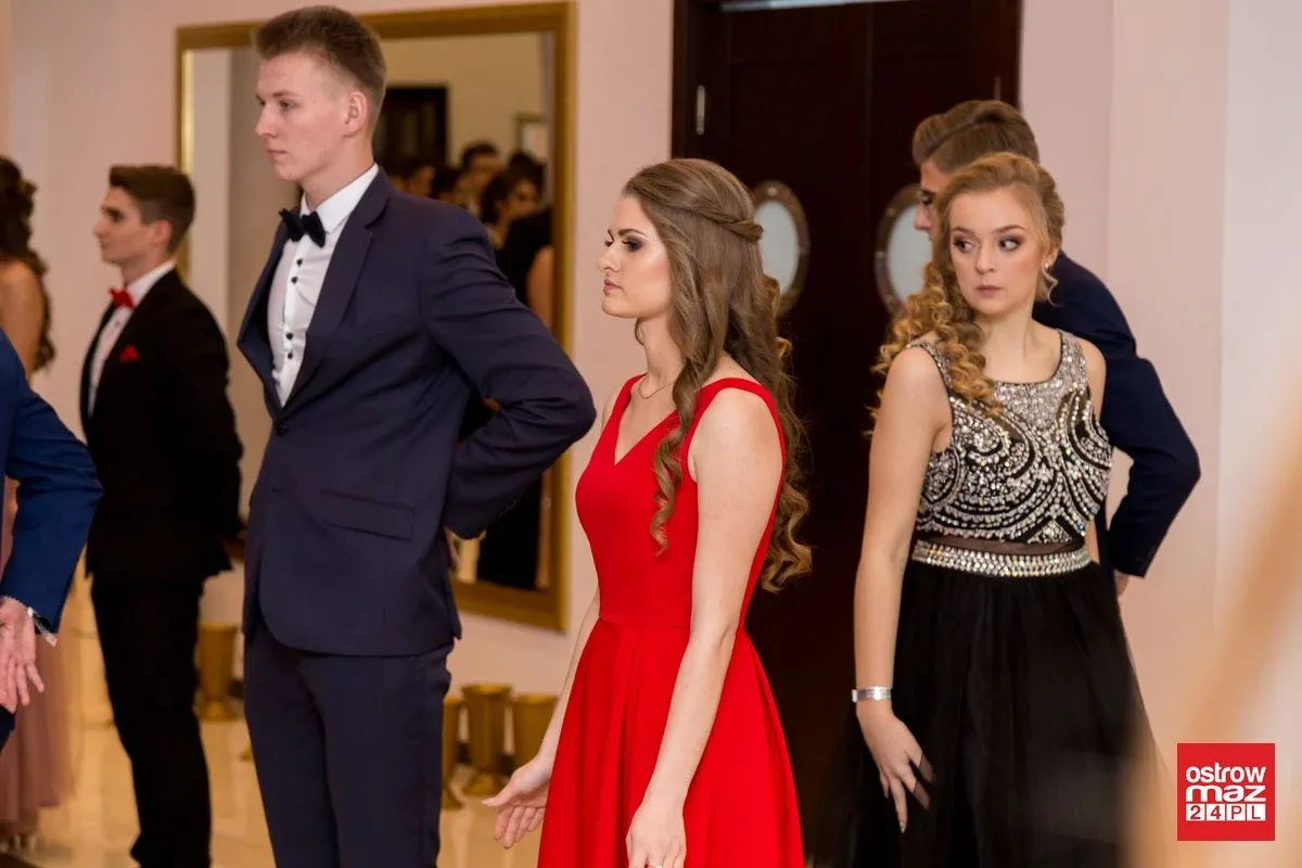 Studniówka LO im. Mikołaja Kopernika w Ostrowi Mazowieckiej (zdjęcia, wideo)