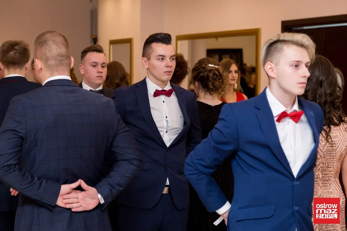 Studniówka LO im. Mikołaja Kopernika w Ostrowi Mazowieckiej (zdjęcia, wideo)