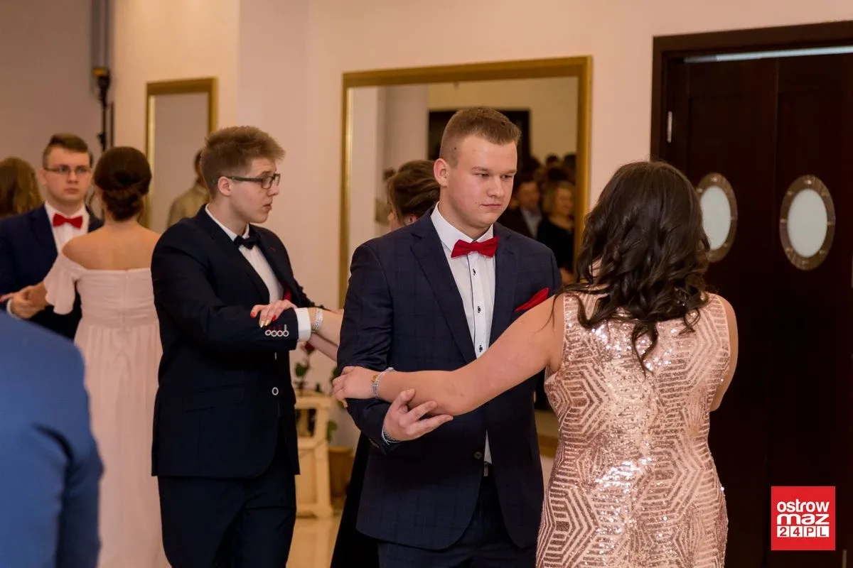 Studniówka LO im. Mikołaja Kopernika w Ostrowi Mazowieckiej (zdjęcia, wideo)