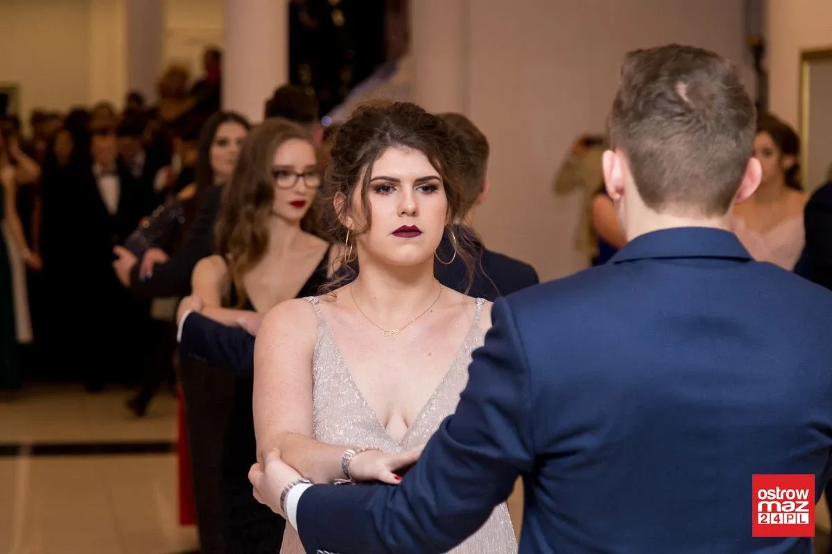 Studniówka LO im. Mikołaja Kopernika w Ostrowi Mazowieckiej (zdjęcia, wideo)