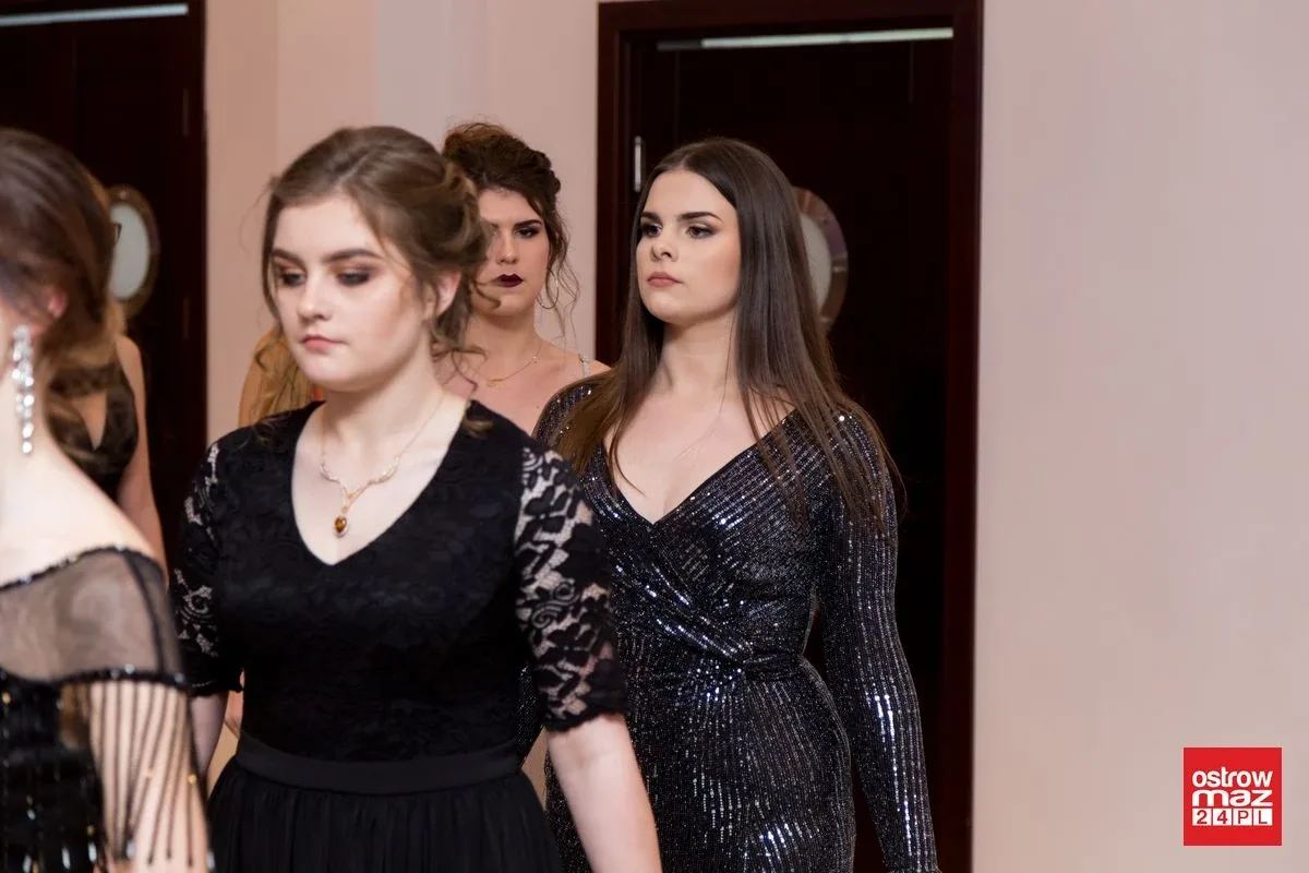 Studniówka LO im. Mikołaja Kopernika w Ostrowi Mazowieckiej (zdjęcia, wideo)