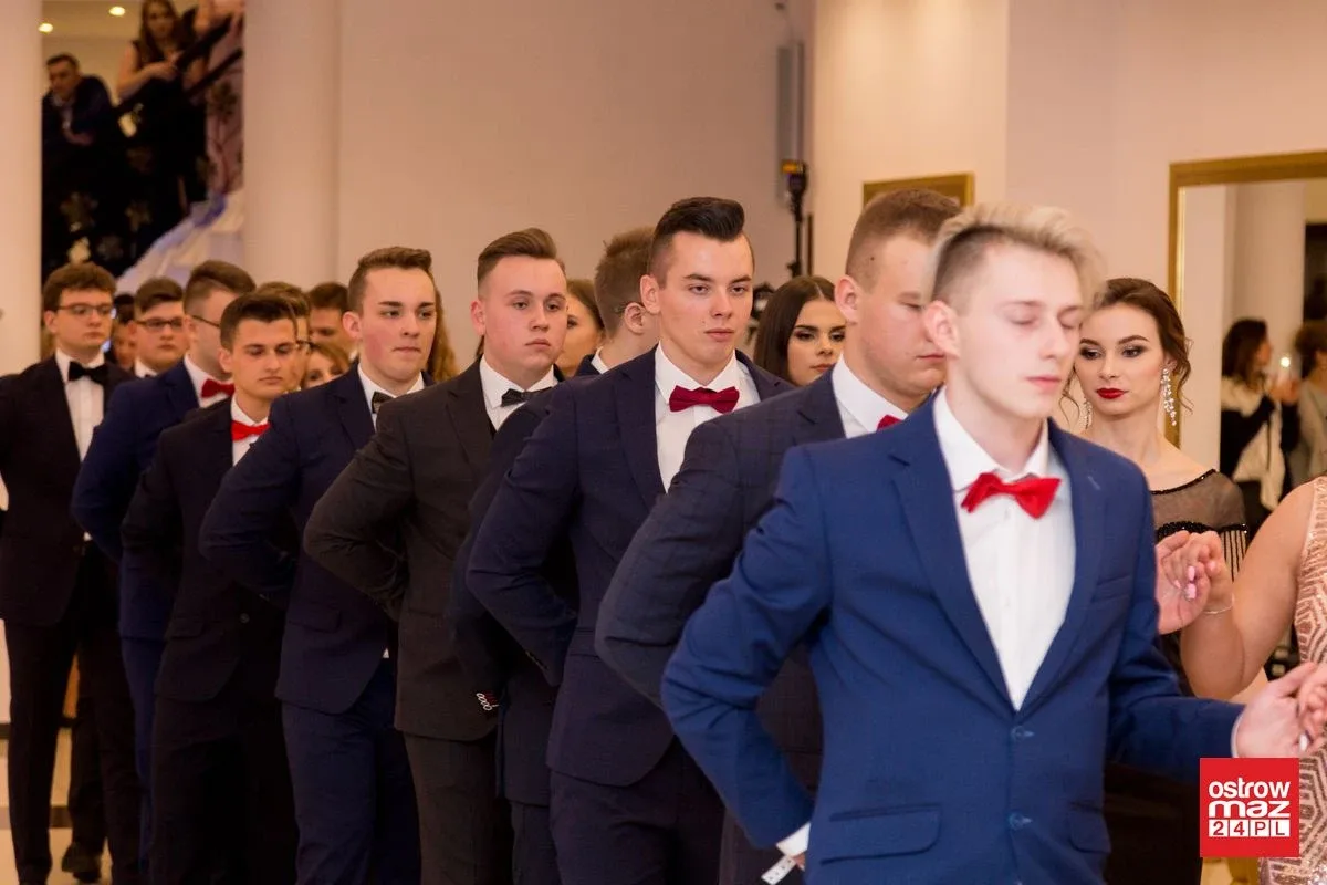 Studniówka LO im. Mikołaja Kopernika w Ostrowi Mazowieckiej (zdjęcia, wideo)