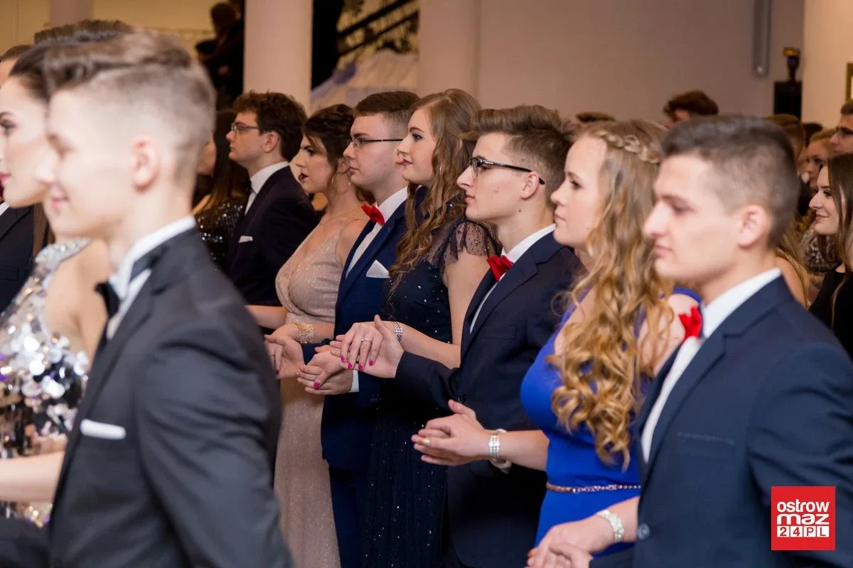 Studniówka LO im. Mikołaja Kopernika w Ostrowi Mazowieckiej (zdjęcia, wideo)