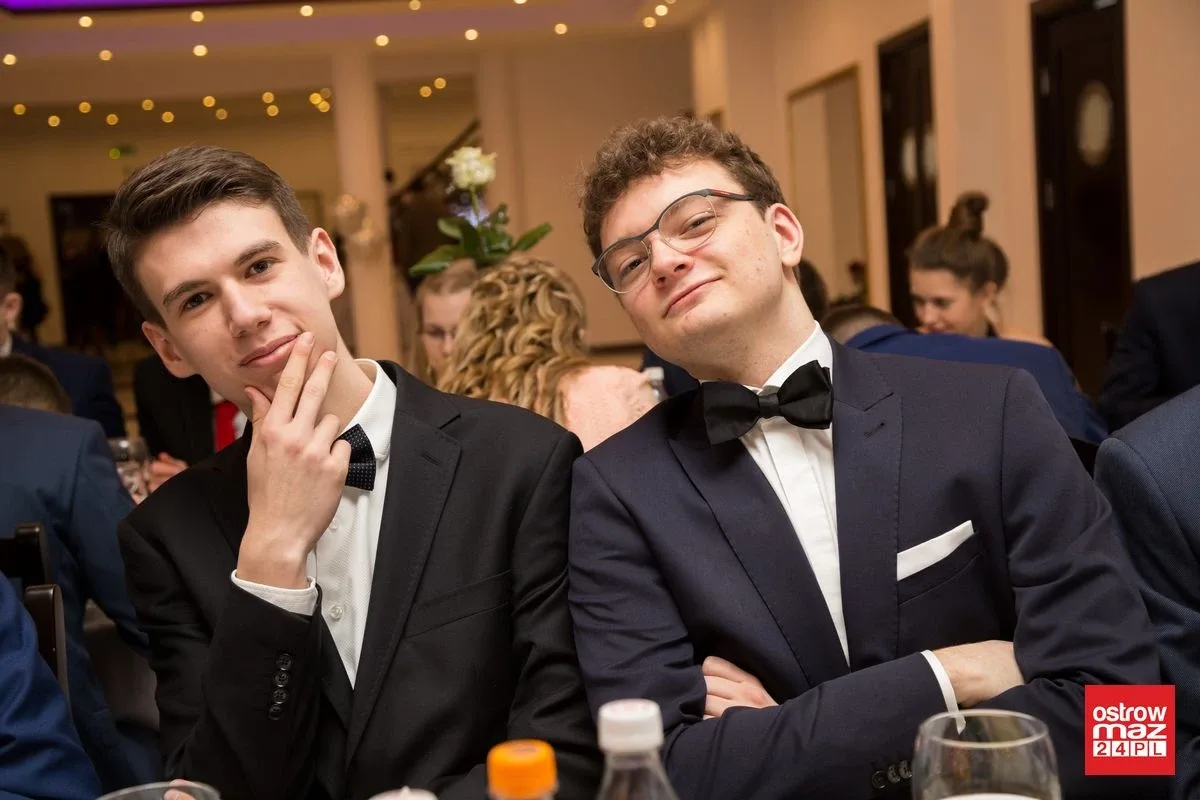 Studniówka LO im. Mikołaja Kopernika w Ostrowi Mazowieckiej (zdjęcia, wideo)
