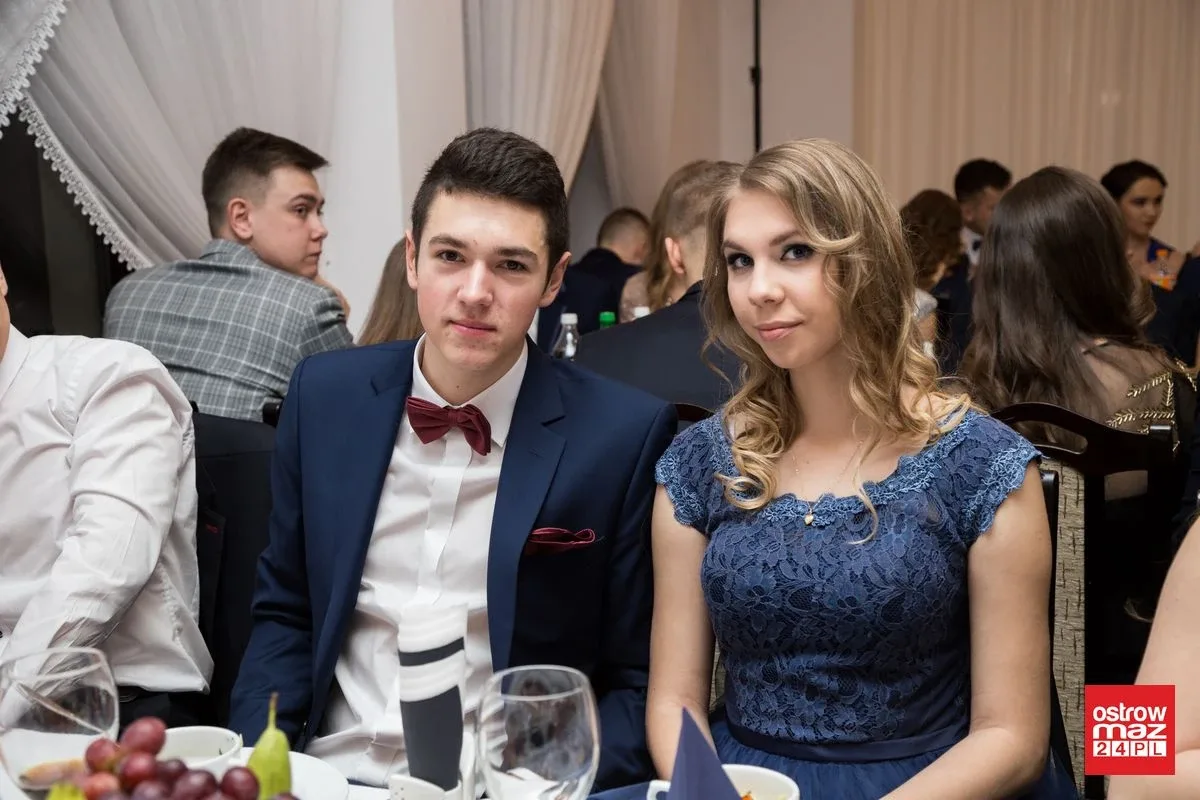 Studniówka LO im. Mikołaja Kopernika w Ostrowi Mazowieckiej (zdjęcia, wideo)
