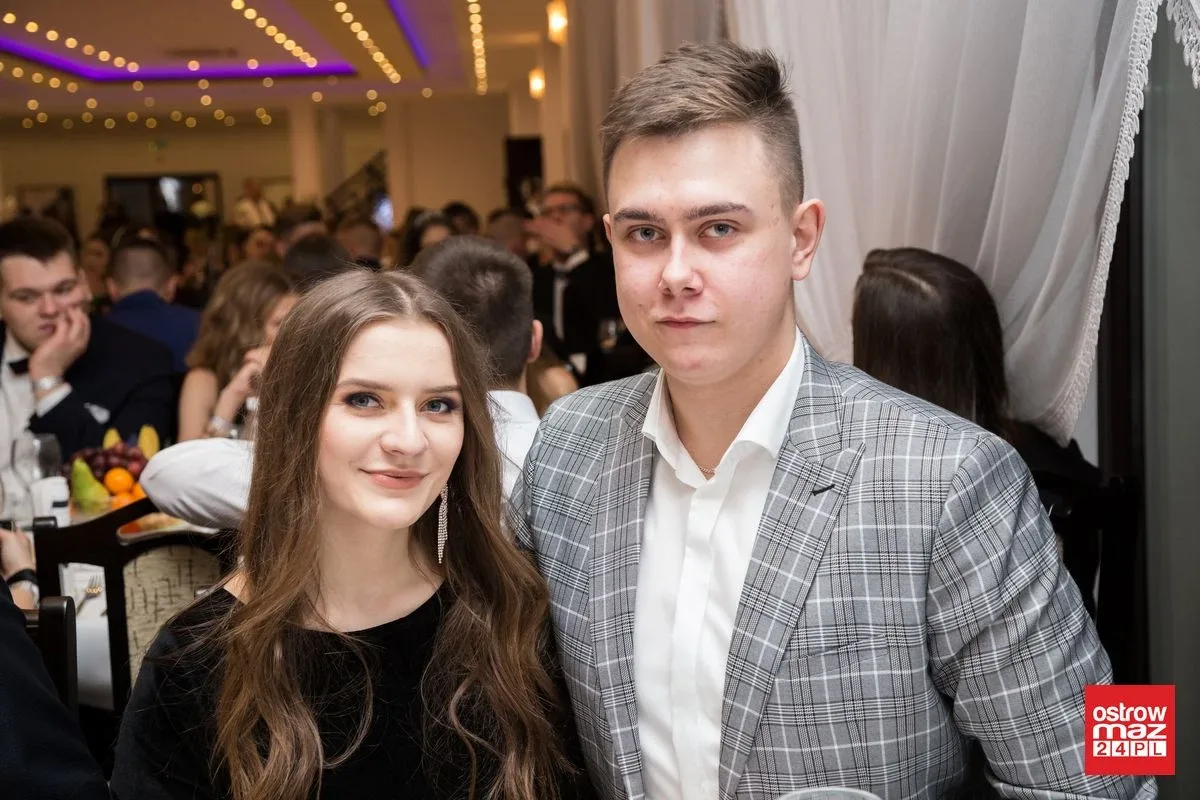 Studniówka LO im. Mikołaja Kopernika w Ostrowi Mazowieckiej (zdjęcia, wideo)