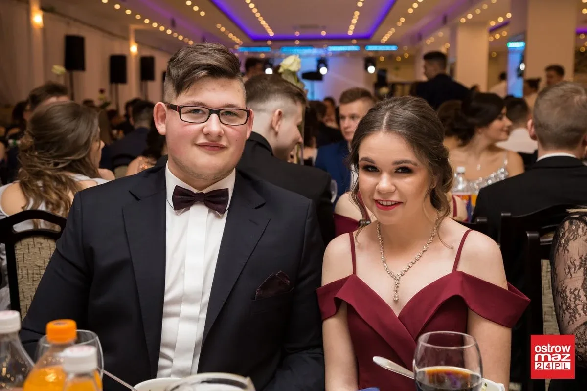 Studniówka LO im. Mikołaja Kopernika w Ostrowi Mazowieckiej (zdjęcia, wideo)