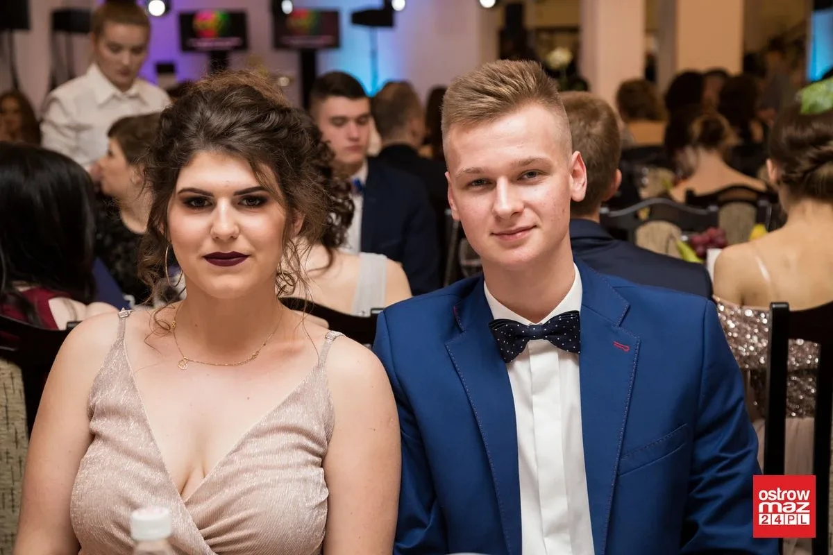 Studniówka LO im. Mikołaja Kopernika w Ostrowi Mazowieckiej (zdjęcia, wideo)