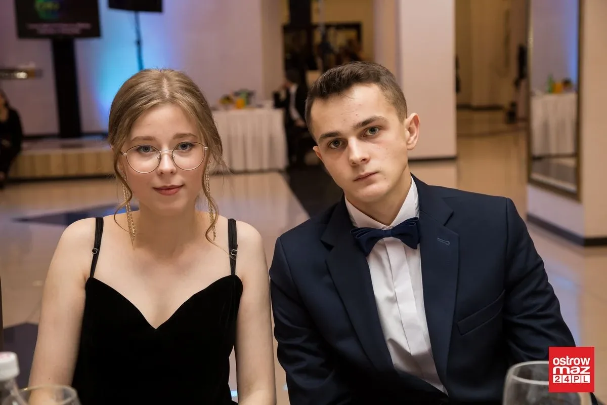 Studniówka LO im. Mikołaja Kopernika w Ostrowi Mazowieckiej (zdjęcia, wideo)