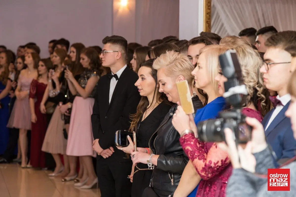 Studniówka LO im. Mikołaja Kopernika w Ostrowi Mazowieckiej (zdjęcia, wideo)