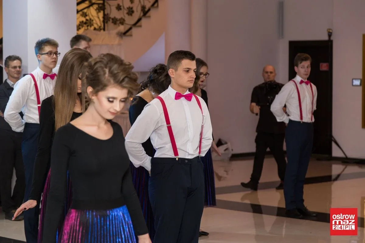 Studniówka LO im. Mikołaja Kopernika w Ostrowi Mazowieckiej (zdjęcia, wideo)