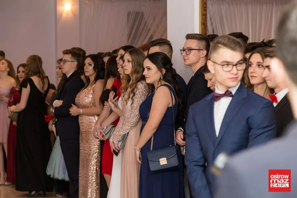 Studniówka LO im. Mikołaja Kopernika w Ostrowi Mazowieckiej (zdjęcia, wideo)