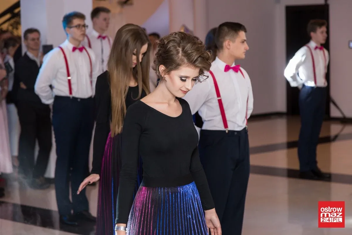 Studniówka LO im. Mikołaja Kopernika w Ostrowi Mazowieckiej (zdjęcia, wideo)