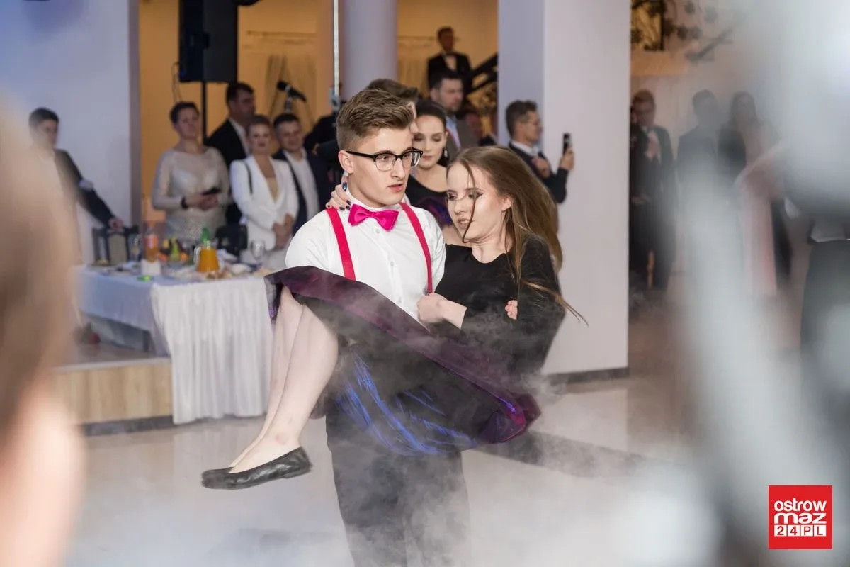 Studniówka LO im. Mikołaja Kopernika w Ostrowi Mazowieckiej (zdjęcia, wideo)