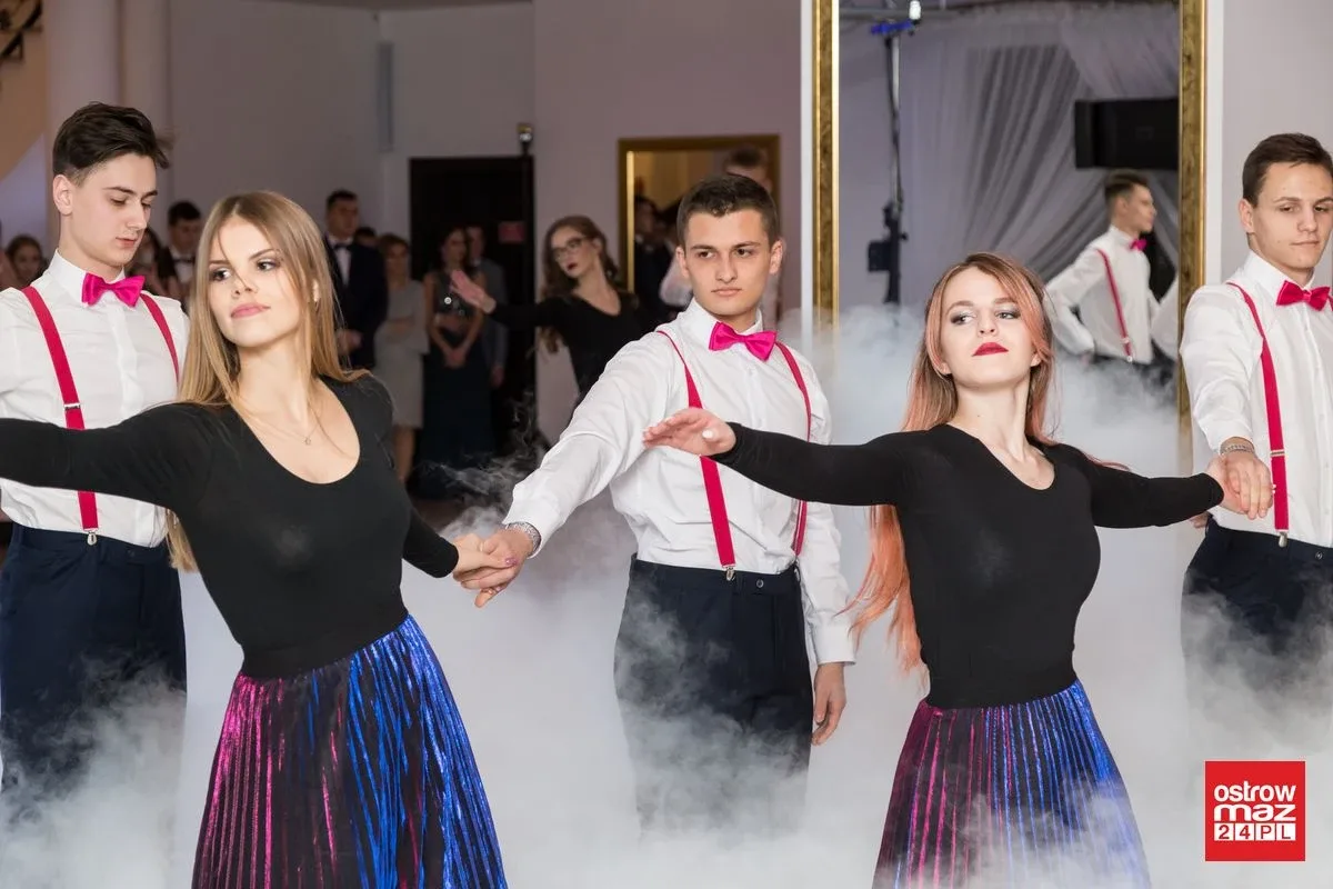 Studniówka LO im. Mikołaja Kopernika w Ostrowi Mazowieckiej (zdjęcia, wideo)