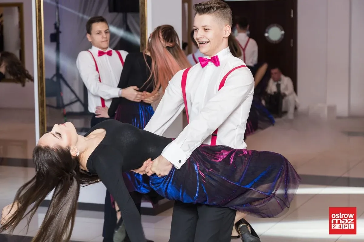 Studniówka LO im. Mikołaja Kopernika w Ostrowi Mazowieckiej (zdjęcia, wideo)