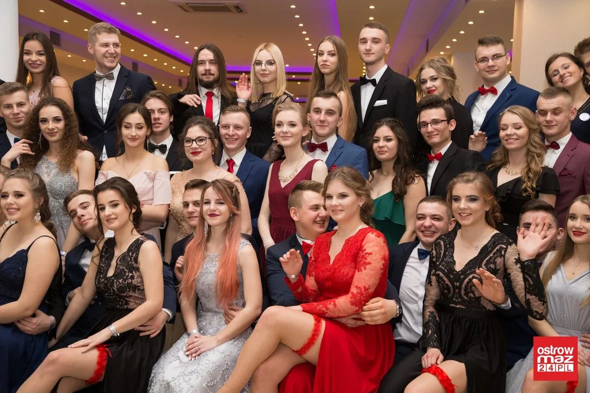Studniówka LO im. Mikołaja Kopernika w Ostrowi Mazowieckiej (zdjęcia, wideo)