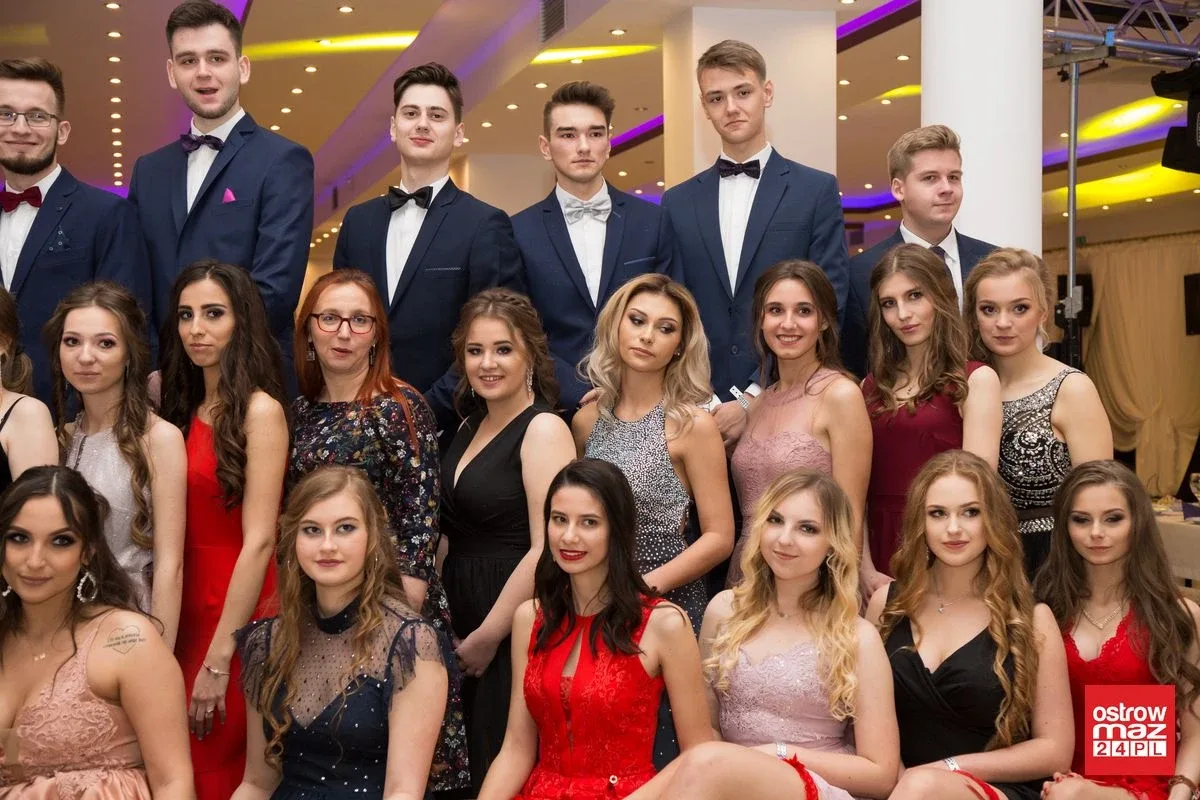 Studniówka LO im. Mikołaja Kopernika w Ostrowi Mazowieckiej (zdjęcia, wideo)