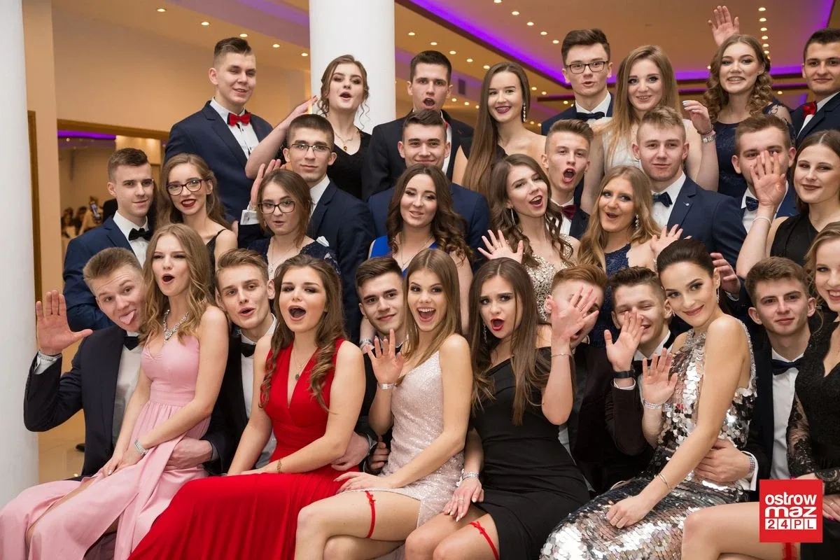 Studniówka LO im. Mikołaja Kopernika w Ostrowi Mazowieckiej (zdjęcia, wideo)