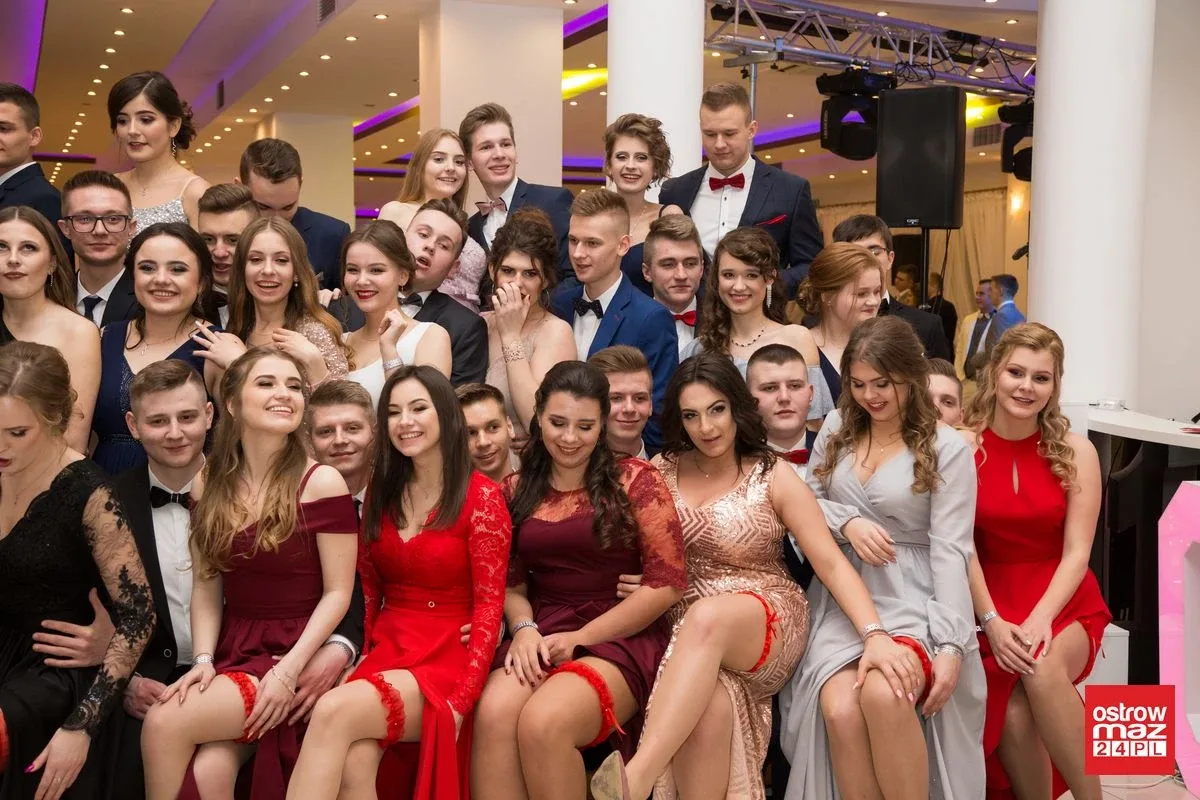 Studniówka LO im. Mikołaja Kopernika w Ostrowi Mazowieckiej (zdjęcia, wideo)