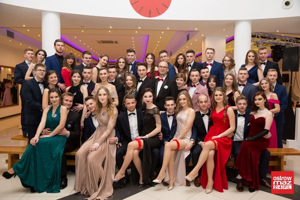 Studniówka LO im. Mikołaja Kopernika w Ostrowi Mazowieckiej (zdjęcia, wideo)