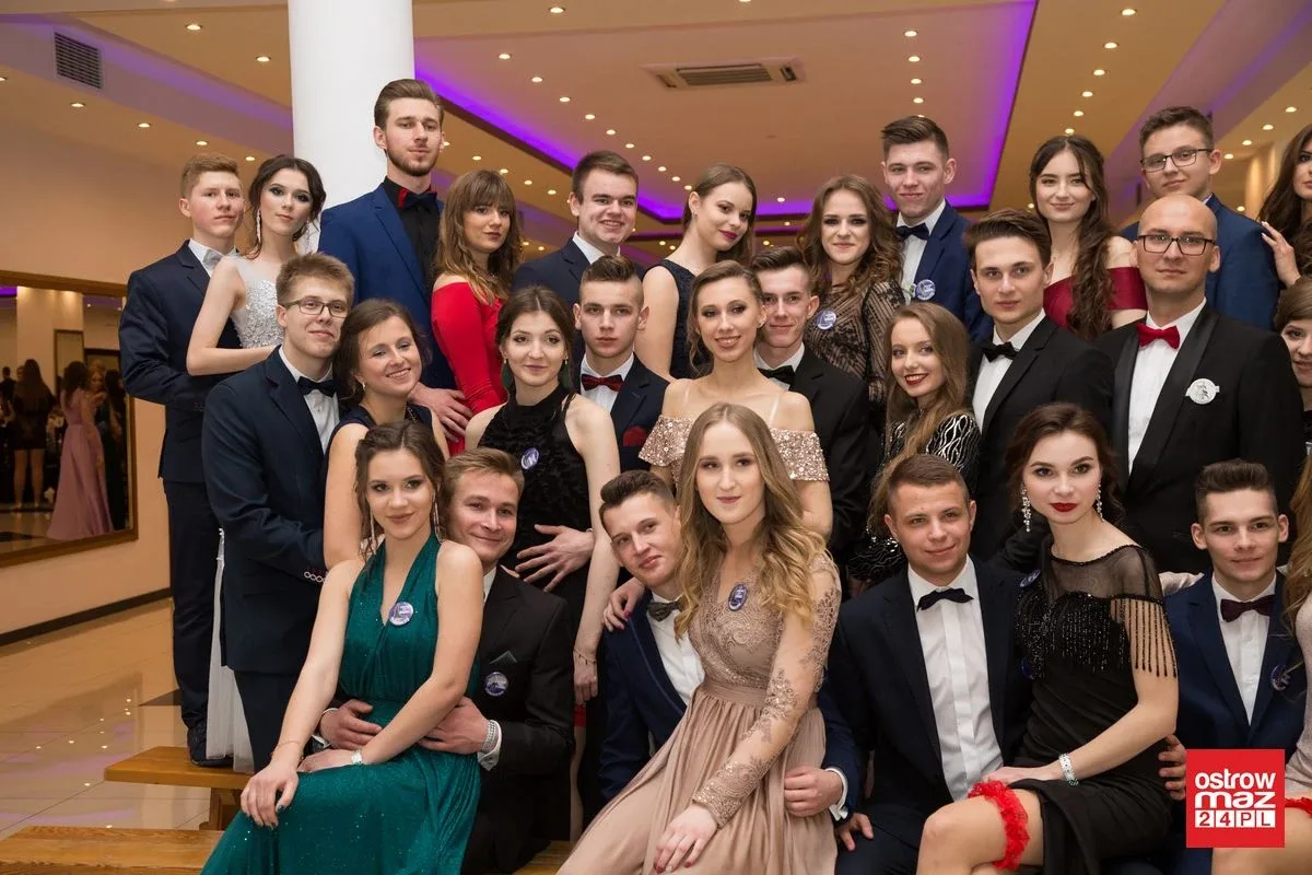 Studniówka LO im. Mikołaja Kopernika w Ostrowi Mazowieckiej (zdjęcia, wideo)