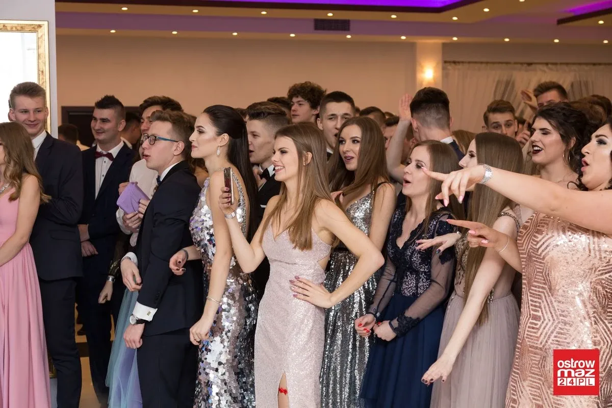 Studniówka LO im. Mikołaja Kopernika w Ostrowi Mazowieckiej (zdjęcia, wideo)