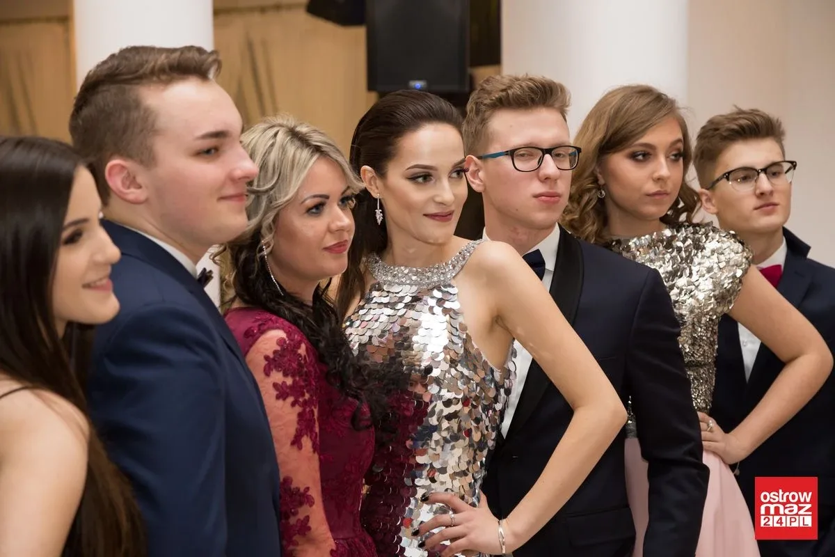 Studniówka LO im. Mikołaja Kopernika w Ostrowi Mazowieckiej (zdjęcia, wideo)