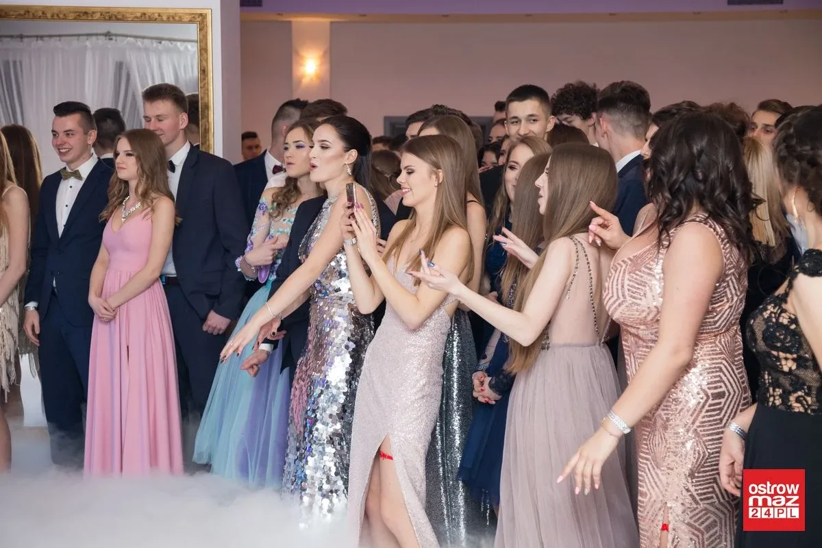 Studniówka LO im. Mikołaja Kopernika w Ostrowi Mazowieckiej (zdjęcia, wideo)