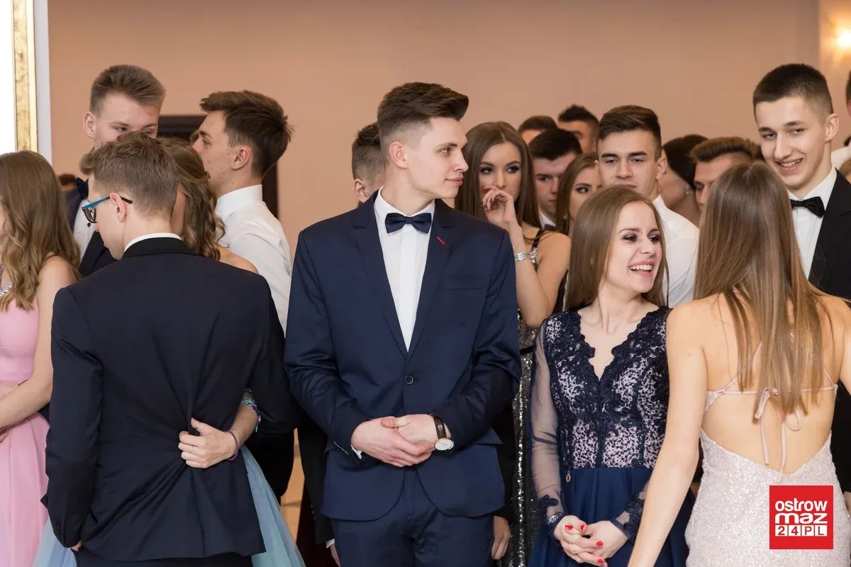 Studniówka LO im. Mikołaja Kopernika w Ostrowi Mazowieckiej (zdjęcia, wideo)