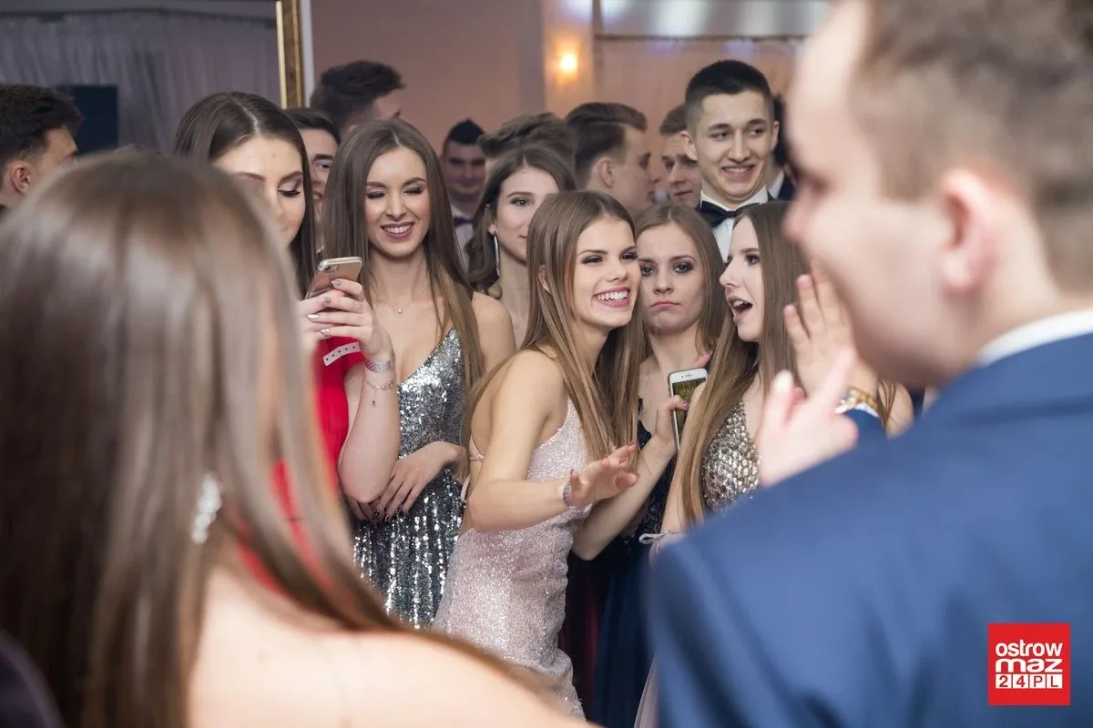 Studniówka LO im. Mikołaja Kopernika w Ostrowi Mazowieckiej (zdjęcia, wideo)