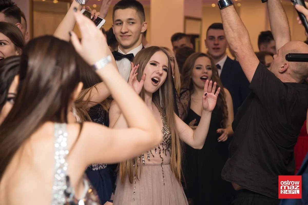 Studniówka LO im. Mikołaja Kopernika w Ostrowi Mazowieckiej (zdjęcia, wideo)