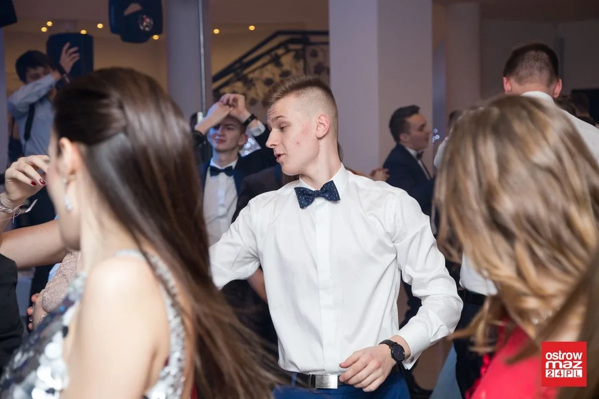 Studniówka LO im. Mikołaja Kopernika w Ostrowi Mazowieckiej (zdjęcia, wideo)